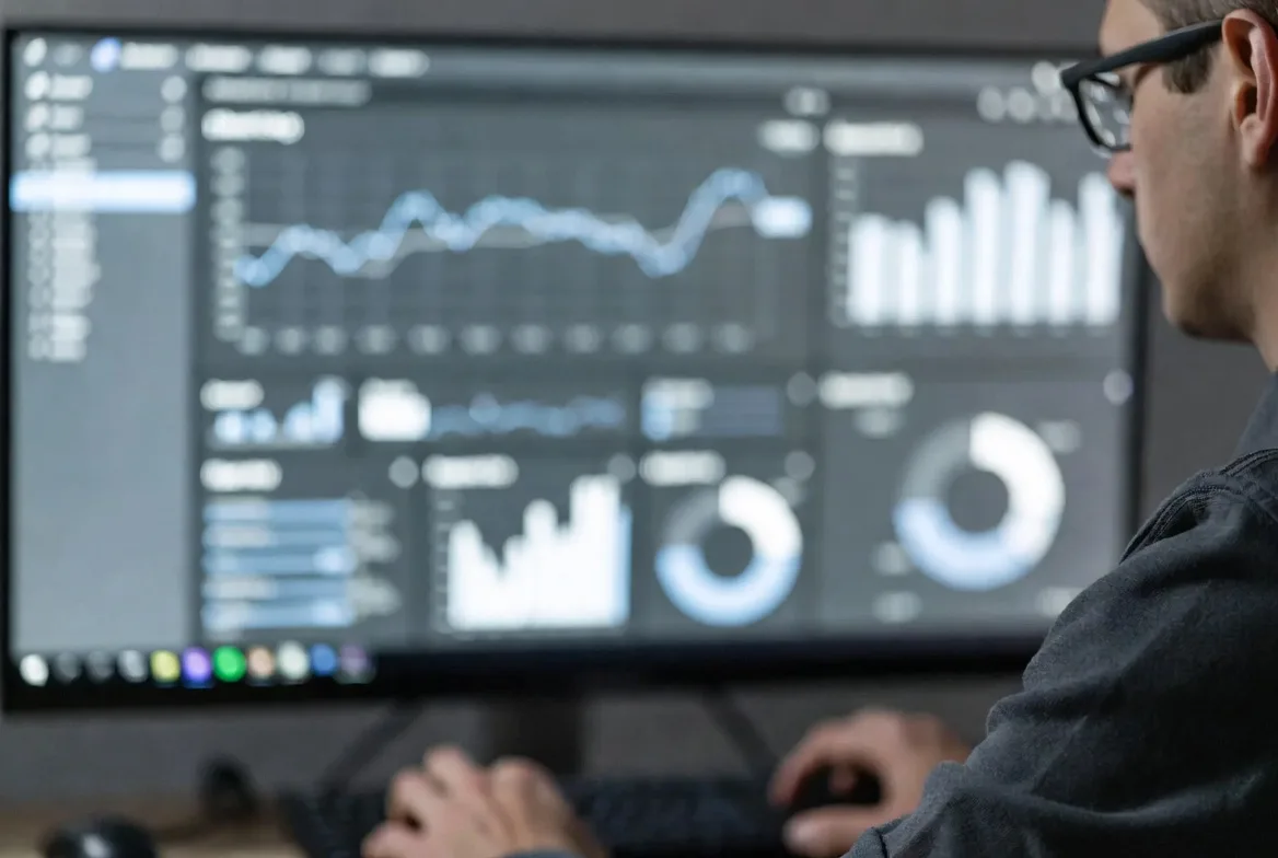 help desk reporting dashboard with performance trends