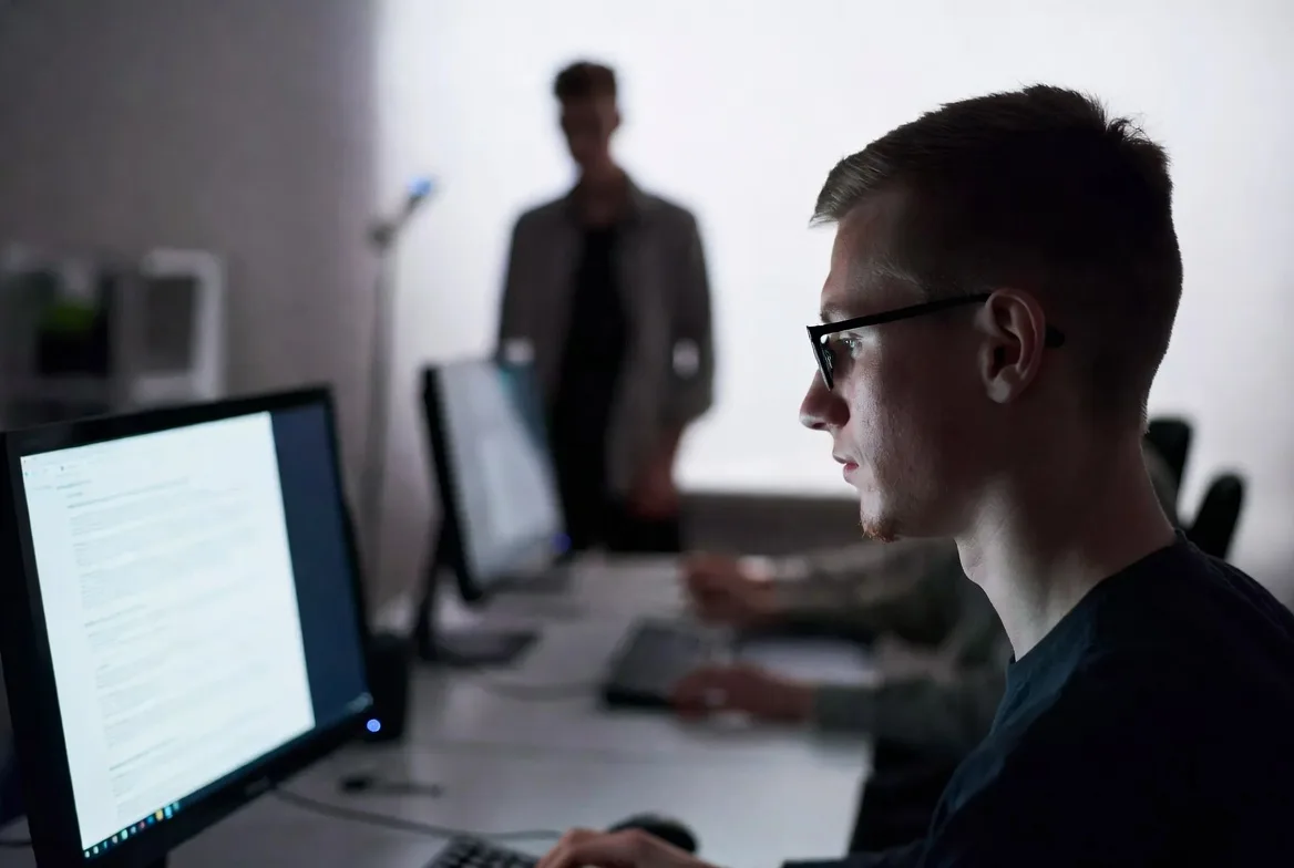 IT technician using documented solutions to resolve support issues